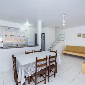  Apartamento 093m - Sobrado 02 Dormitórios, Para Até 06 Pessoas à Poucos Metros Do Mar Em Bombas - - Sc Brasil